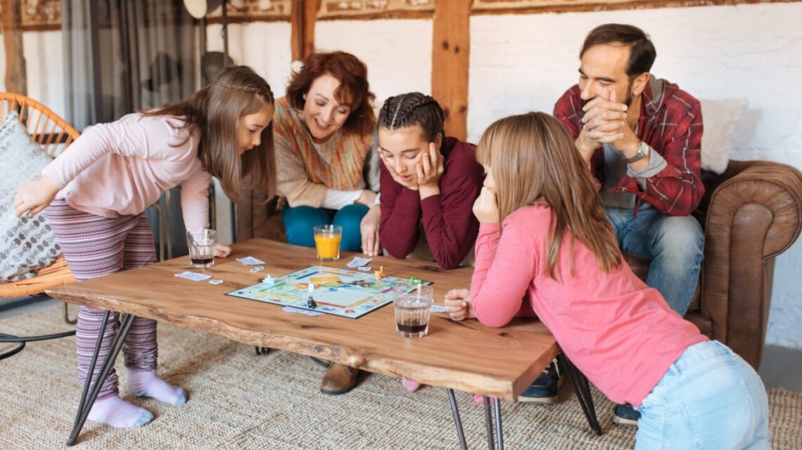 Table de jeu de societe : comment choisir un modèle adapté à la famille